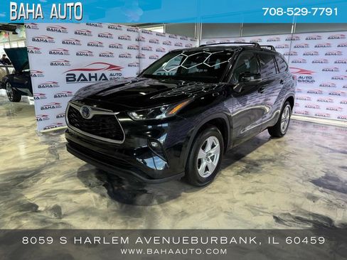 Used 2022 Toyota Highlander LE FWD image 1