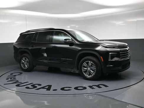 Used 2026 Chevrolet Traverse LT w/ Driver Confidence Package FWD image 2