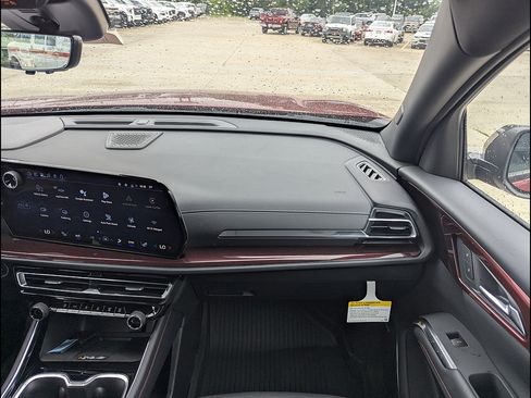New 2026 Chevrolet Traverse Z71 w/ Enhanced Driving Package AWD/4WD image 4