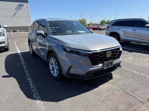 Used 2023 Honda CR-V EX image 3