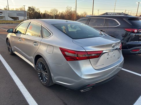 Used 2017 Toyota Avalon Touring image 4
