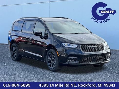 New 2026 Chrysler Pacifica Select image 1