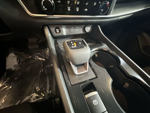 Used 2025 Nissan Rogue S image 17