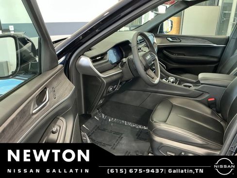 Used 2024 Jeep Grand Cherokee L Limited AWD/4WD image 6