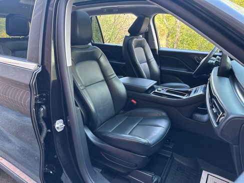 Used 2025 Lincoln Aviator AWD image 37
