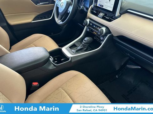Used 2025 Toyota RAV4 XLE FWD image 19