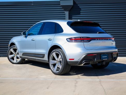 Certified 2025 Porsche Macan image 3