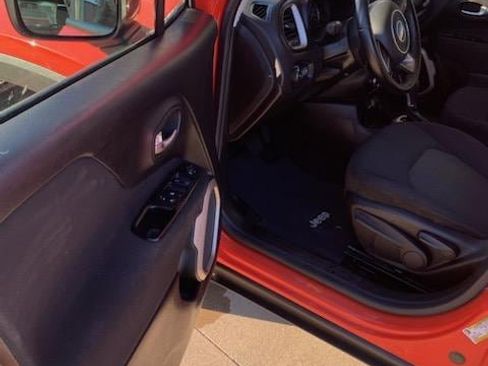 Used 2015 Jeep Renegade Latitude image 12
