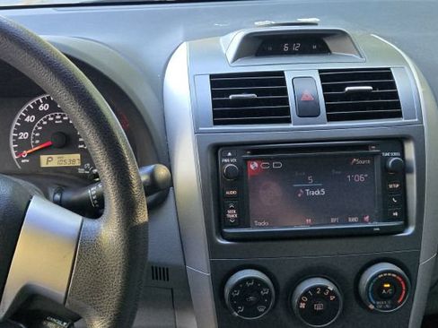 Used 2013 Toyota Corolla LE FWD image 11