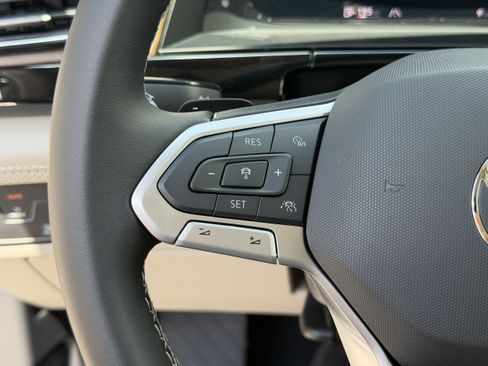 New 2026 Volkswagen Atlas SE FWD image 32