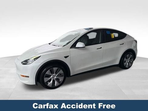 Used 2024 Tesla Model Y Long Range AWD/4WD image 2