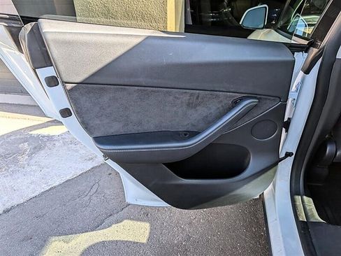 Used 2022 Tesla Model Y Performance AWD/4WD image 24