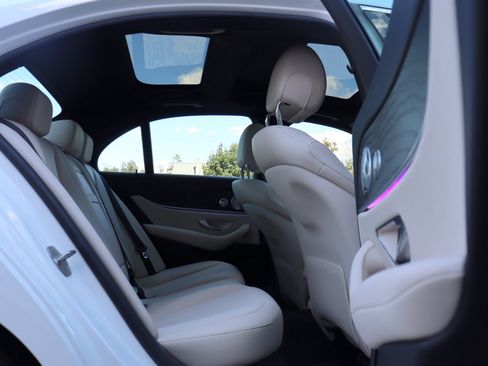 Used 2017 Mercedes-Benz E 300 4MATIC image 17