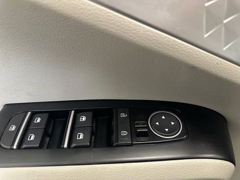 Used 2023 Kia Soul LX w/ LX Technology Package FWD image 18