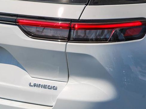 New 2025 Jeep Grand Cherokee Laredo image 12