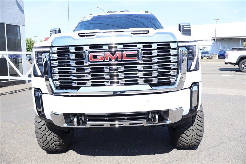 Used 2025 GMC Sierra 3500 Denali w/ Denali Reserve Package AWD/4WD image 8
