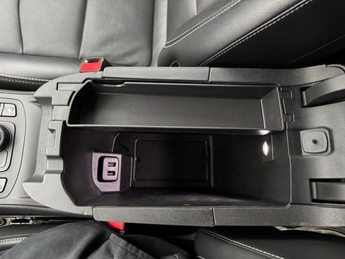 Used 2024 GMC Terrain SLT image 29