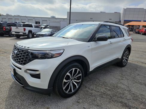 Certified 2023 Ford Explorer ST-Line w/ Class IV Trailer Tow Package image 8