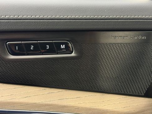 Used 2025 Volvo XC90 T8 Plus w/ Protection Package Premier image 18