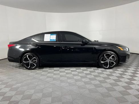 Used 2023 Nissan Altima 2.5 SR FWD image 12
