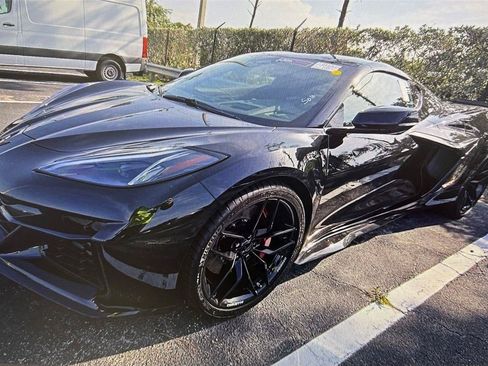 Used 2025 Chevrolet Corvette Z06 RWD image 10