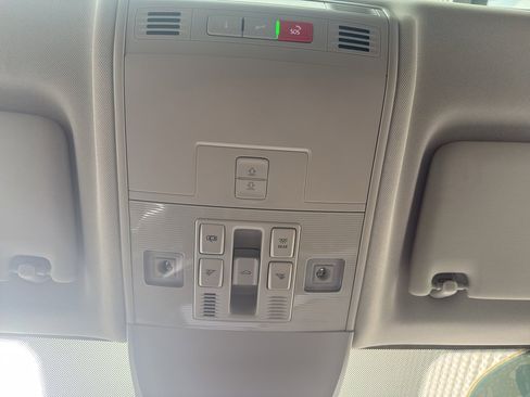 Used 2023 Volkswagen Taos SE w/ Panoramic Sunroof Package image 28