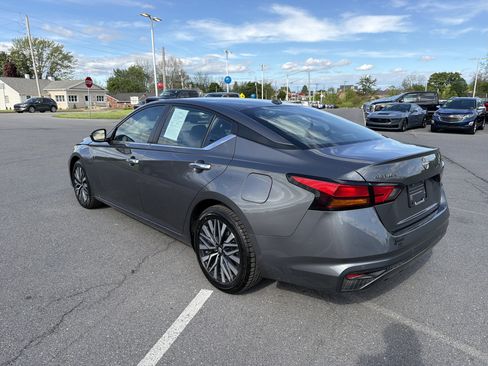 Used 2024 Nissan Altima 2.5 SV FWD image 5