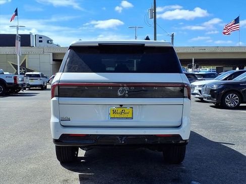 New 2026 Lincoln Navigator Reserve AWD/4WD image 5