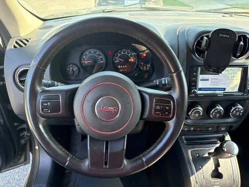 Used 2016 Jeep Patriot Latitude AWD/4WD image 2