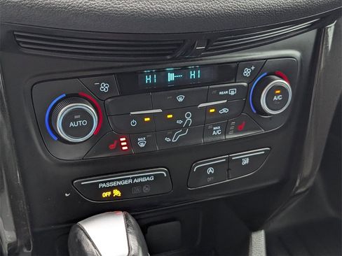 Used 2017 Ford Escape Titanium image 18