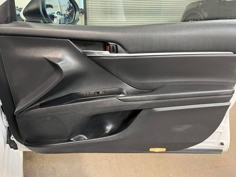 Used 2019 Toyota Camry SE FWD image 11