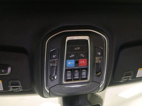 Used 2024 Jeep Grand Cherokee Limited w/ Luxury Tech Group II image 11