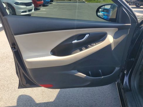 Used 2020 Hyundai Elantra GT image 10