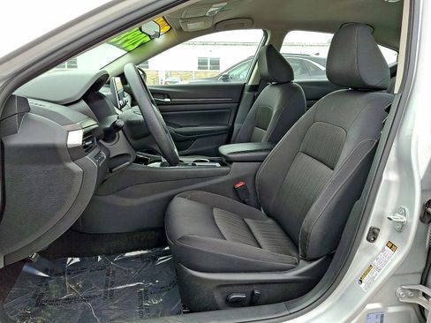 Used 2024 Nissan Altima 2.5 SV FWD image 11