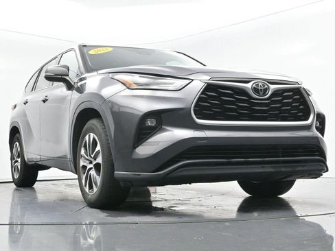 Used 2022 Toyota Highlander XLE FWD image 53