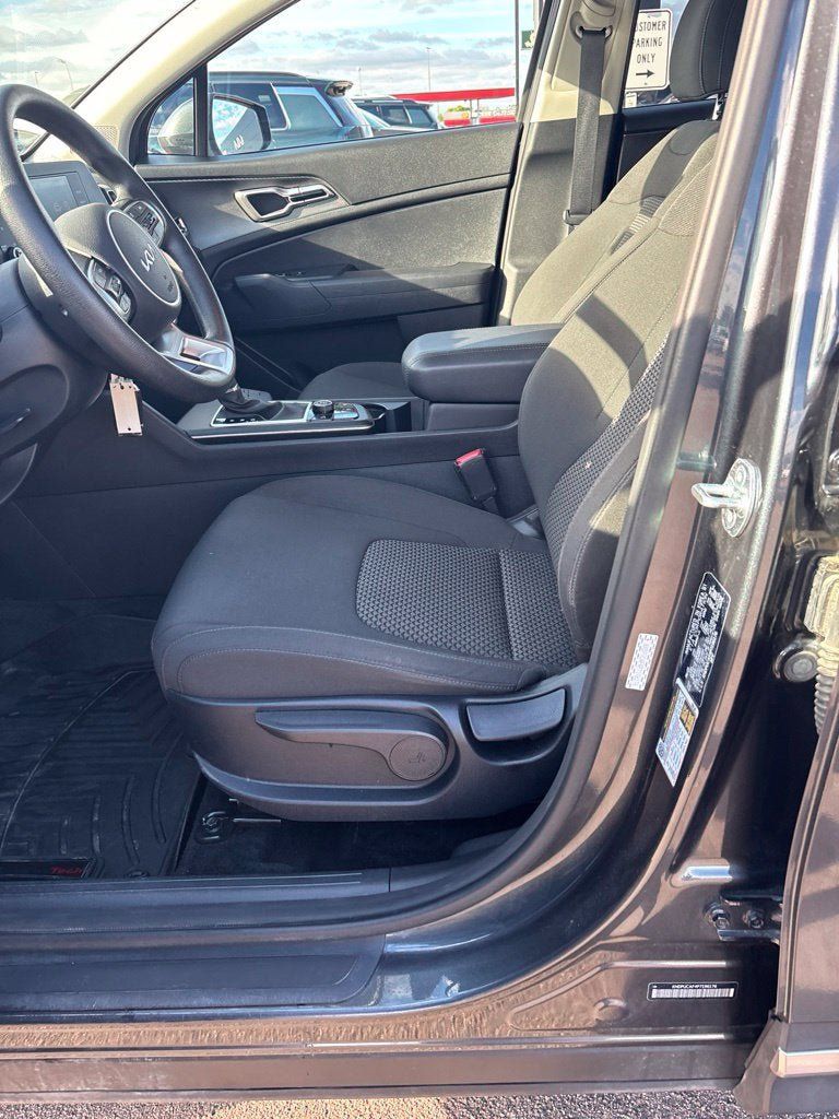 Used 2023 Kia Sportage LX AWD/4WD image 12