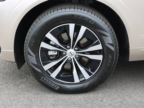 Used 2025 Volvo XC60 B5 Core image 11