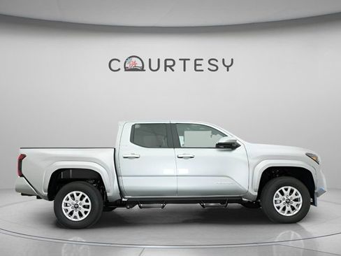 Certified 2026 Toyota Tacoma SR5 AWD/4WD image 27