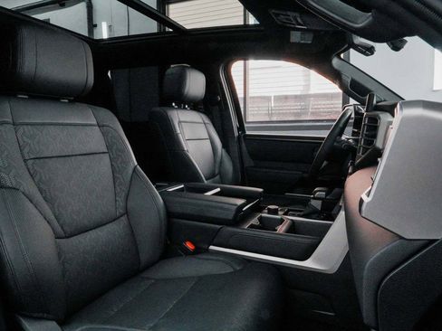 Used 2025 Toyota Tundra Limited image 35