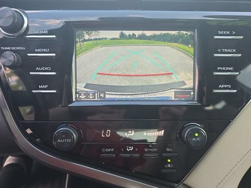 Used 2019 Toyota Camry SE w/ Convenience Package FWD image 21