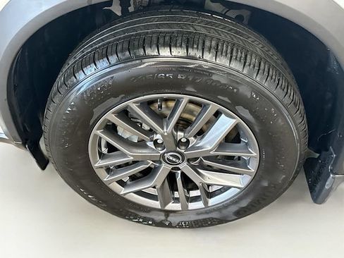 Used 2025 Nissan Rogue S AWD/4WD image 29