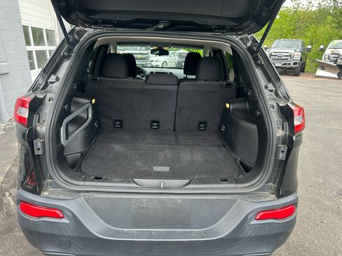 Used 2016 Jeep Cherokee Latitude w/ Cold Weather Group image 8