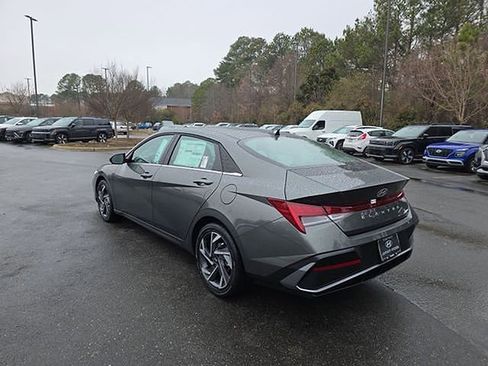 New 2026 Hyundai Elantra Limited image 18