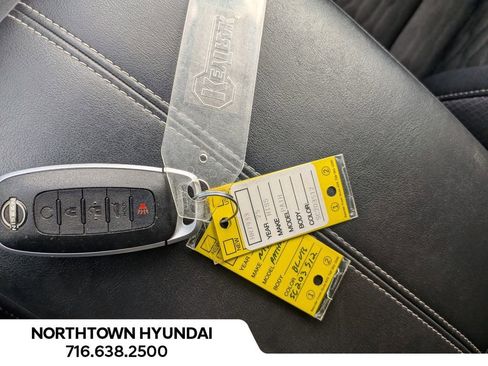 Used 2025 Nissan Pathfinder SV image 18