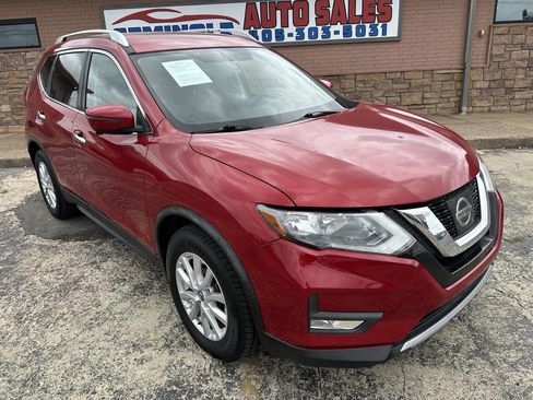 Used 2017 Nissan Rogue SV w/ SV Premium Package FWD image 3