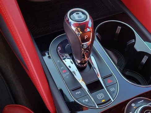 Used 2022 Bentley Bentayga image 29