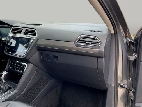 Used 2024 Volkswagen Tiguan SE FWD image 18