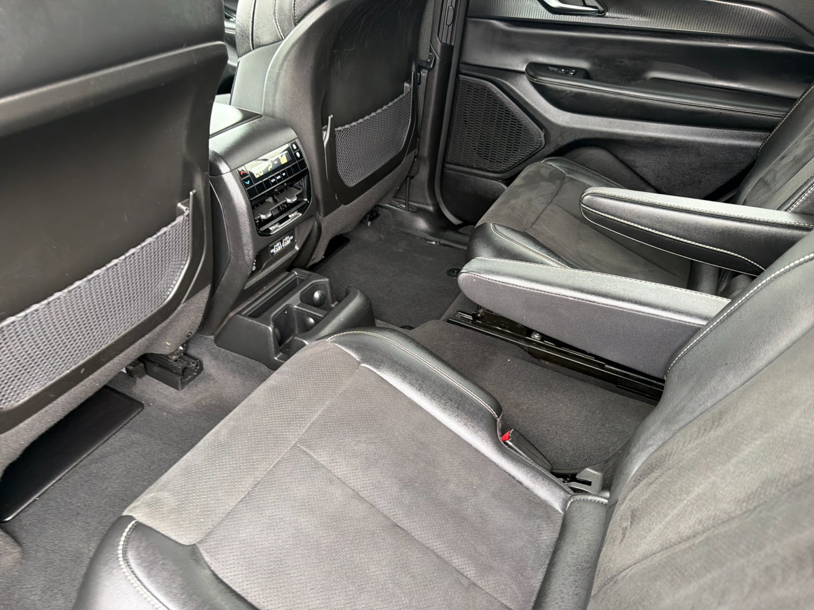 Used 2023 Jeep Grand Cherokee L Laredo AWD/4WD image 14