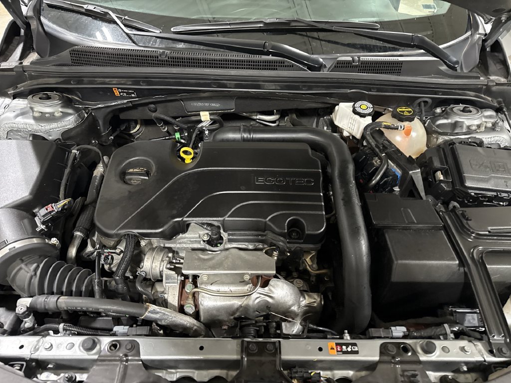 Used 2025 Chevrolet Malibu LT FWD image 24