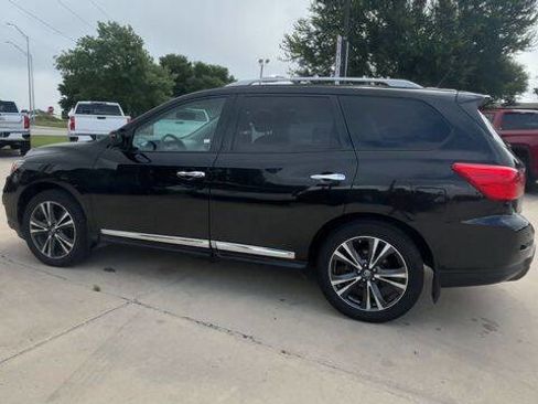 Used 2017 Nissan Pathfinder Platinum w/ Family Entertainment Package AWD/4WD image 6